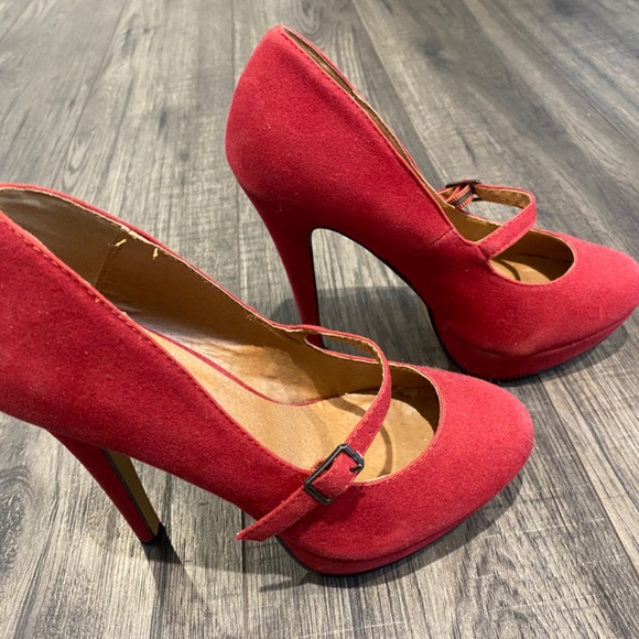 Size 6 Red Mary Jane Heels - Picture 3 of 4